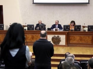 Սփյուռքահայ լրագրողները հանդիպել են պաշտպանության նախարարին