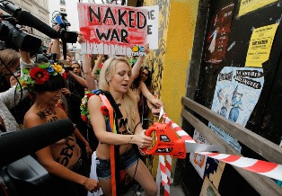 FEMEN-ը նախապատրաստական ճամբար է բացել Փարիզում