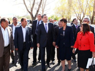 Վարչապետը հանձնարարել է իրավապահներին հանձնել Մեծ Մանթաշի եւ Մասիսի դպրոցների շ