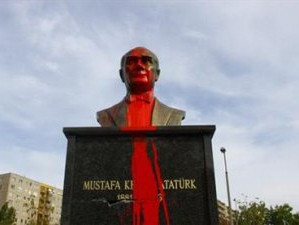 Hungary glorifies Ataturk