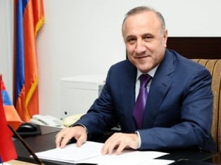 Աշոտ Գիզիրյան. «Թող վրացիները գլուխ չգովեն, իրենց մոտ իշխանափոխությունը հանգիստ
