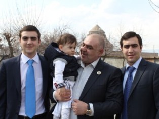 «Հրապարակ». Ուշագրավ դեպք գեներալ Սեյրանի որդու հարսանիքին