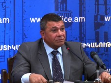 Վլադիմիր Գասպարյան. Լրագրողները եւ ոստիկանները նման են իրար