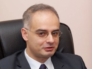 Լեւոն Զուրաբյան.  Հանրային հեռուստաընկերությունում ահռելի գումարներ են յուրացնու