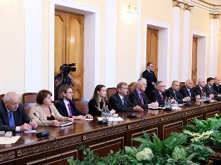 Armenian Parliament head receives Swiss entrepreneurs