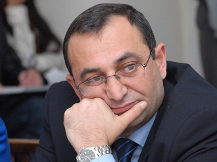 Կառավարության տնտեսական քաղաքականությունը հիմնված չէ ողջամտության վրա. Արծվիկ Մի