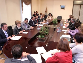 Տարոն Մարգարյանը հանդիպել է Ֆրանսիայի գործընկեր քաղաքների ներկայացուցիչների հետ