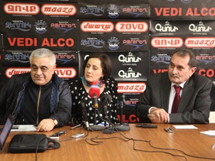 Գուրգեն Եղիազարյան. «Հայ ազգին պուտանկա սարքելով,  10 հազար դրամ եք բաժանում»