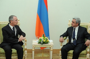 Հունաստանի դեսպանն իր հավատարմագրերը հանձնեց նախագահին