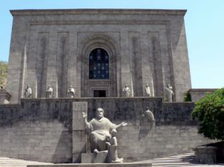 Մատենադարանի տնօրենը վերընտրվեց
