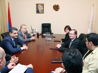 Armenia’s PM receives Finland university head