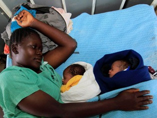 Romney and Obama twins born in Kenya