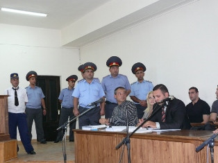 «Հարսնաքարի» գործ. Ամբաստանյալների պաշտպանները ցուցմունքների միջեւ հակասությունն