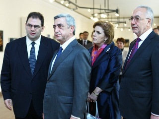 Սերժ Սարգսյանը դիտել է աշխարհահռչակ լուսանկարիչ Արա Գյուլերի ցուցահանդեսը