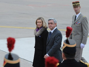 Armenian President arrives in France (PHOTO)