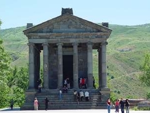 Հայաստանում զբոսաշրջությունն ավելի արագ է աճում, քան աշխարհում. էկոնոմիկայի փոխն