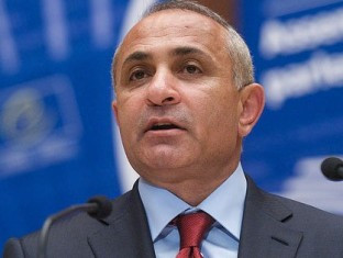 Հովիկ Աբրահամյանն արձակուրդ է մեկնում