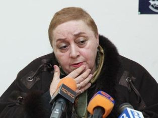 «Ժողովուրդ». Շուշան Պետրոսյանը հորաքրոջ ընտանիքը համեմատեց Թուրքմենբաշու ընտանիք