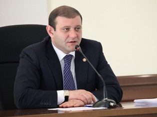 Երեւանի քաղաքապետը շնորհավորել է ուսանողներին