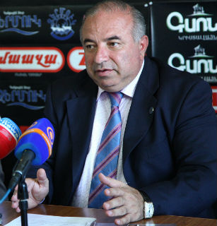 «Հայկական ժամանակ». «Նկարիչ» եւ պատգամավոր Արագած Ախոյանը