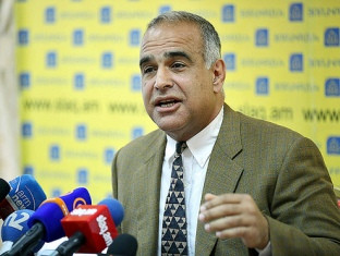 Րաֆֆի Հովհաննիսյանը մեկնում է Բաքու