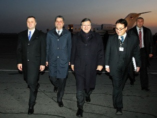 Jose Manuel Barroso and Vladimir Filat arrive in Yerevan