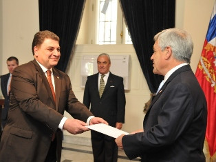 Armenia’s ambassador presents credentials to Chile President