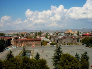 «Իրավունք». 90-ականներին ծնված երեխաները մեծացան տնակներում, ամուսնացան եւ երկրո