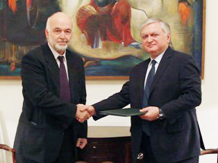 Armenian FM receives FAO representative