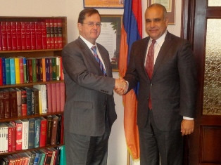 Heritage leader meets American and European officials