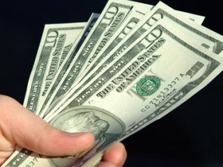 Բնակչությունն առայժմ դոլարների մեծ քանակություն չի հանում շուկա
