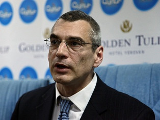 Հայ քաղաքագետը երկրաշարժ եւ օլիգարխների դարաշրջանի ավարտ է կանխատեսում