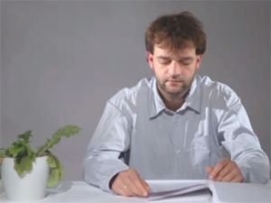 Esquire-ի գլխավոր խմբագրի կողմից ամենաերկար բառի ընթերցումը հիթ է դարձել YouTube