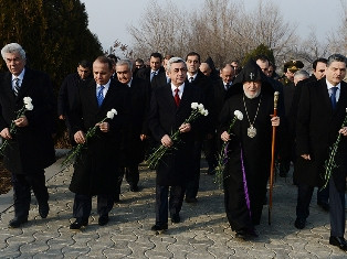 Նախագահն այցելել է Եռաբլուր (ֆոտո)