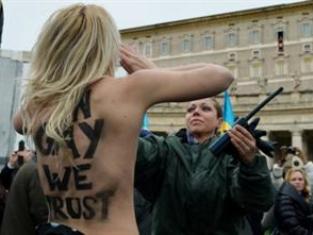 «Femen»-ի ակտիվիստուհիները մերկացել են Հռոմի Պապի առջեւ