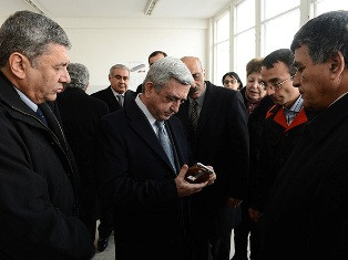 Նախագահն այցելել է «ՔԵՆԴԼ» սինքրոտրոնային հետազոտությունների ինստիտուտ (ֆոտո)