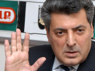 «Հրապարակ». Ստեփան Դեմիրճյանի կուսակցությունն էլ կարող է լքել ՀԱԿ-ը