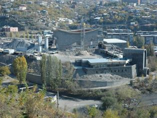 Ճարտարապետ. Հայաստանի Երիտասարդական պալատը վերածվել է բազալտի հանքի
