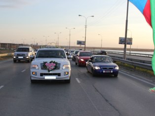 Ադրբեջանում որոշել են կրճտել հարսանեկան ավտոշարասյան երկարությունը