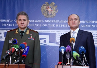 Հայաստանի եւ Ռուսաստանի ՊՆ ղեկավարները քննարկել են երկկողմ ռազմական համագործակցո