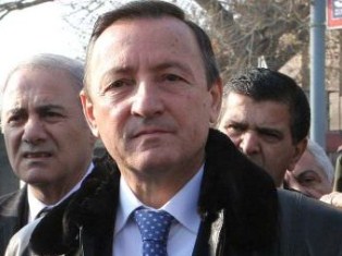 Գործարար Ալբերտ Երիցյանը 20 օր առաջ արտասահմանից եկել է Սերժ Սարգսյանին սատարելո