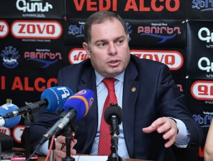 Հովհաննես Սահակյանը «բացահայտում է», թե ինչու չպետք է ընտրել Րաֆֆի Հովհաննիսյանի