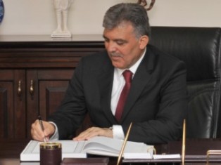 Գյուլը ստորագրել է դատարանում մայրենի լեզվով պաշտպանվելու օրենքը