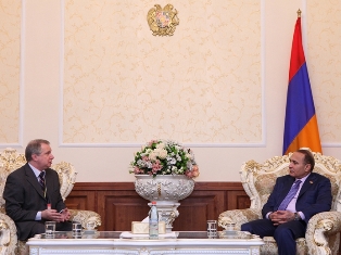 Armenian parliament speaker receives international observers