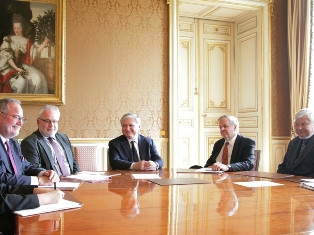 Armenian FM meets with Minsk Group co-chairs in Paris