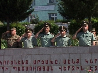 Արցախի պաշտպանության նախարարը պարգեւատրել է ազատամարտիկներին