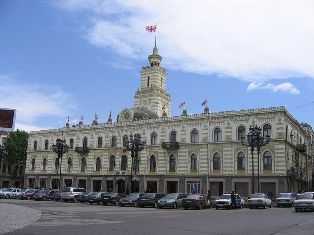 Թբիլիսիի քաղաքապետարանի բարձրաստիճան չորս աշխատակիցների երկու ամսով կալանավորել