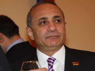 «Հրապարակ». Հովիկ Աբրահամյանին արգելել են Ուկրաինա մեկնել