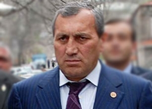 «Իրատես de facto».  Սուրիկ Խաչատրյանի ավազակախմբի անդամները խոստանում են մեկ ամս