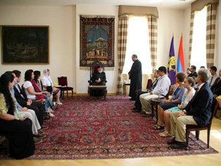 Հայ Փոինթ ծուխի ուխտավորների այցը Մայր Աթոռ